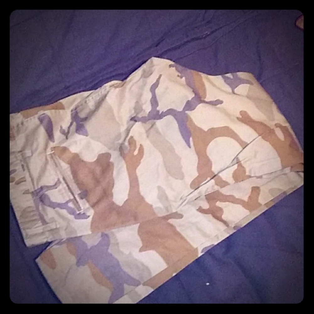 Dockers army fatigue pattern khakis pant.